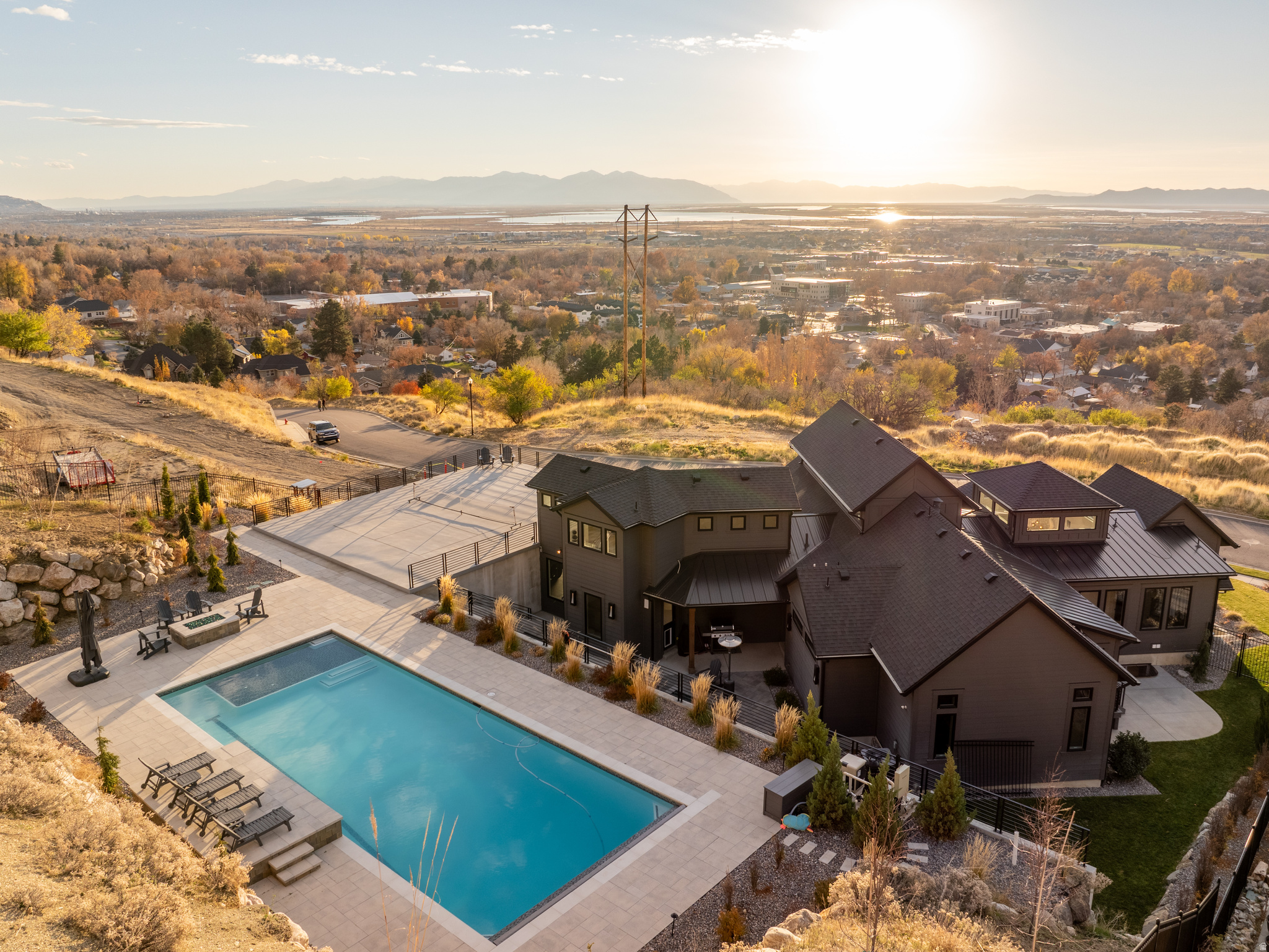 RESIDENCES - Residential