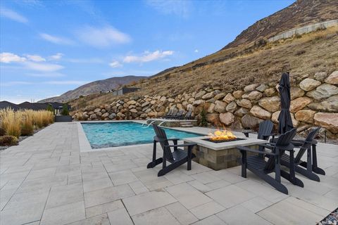 Tiny photo for 202 N FLAG ROCK DR E, Farmington, UT 84025 (MLS # 2124590)