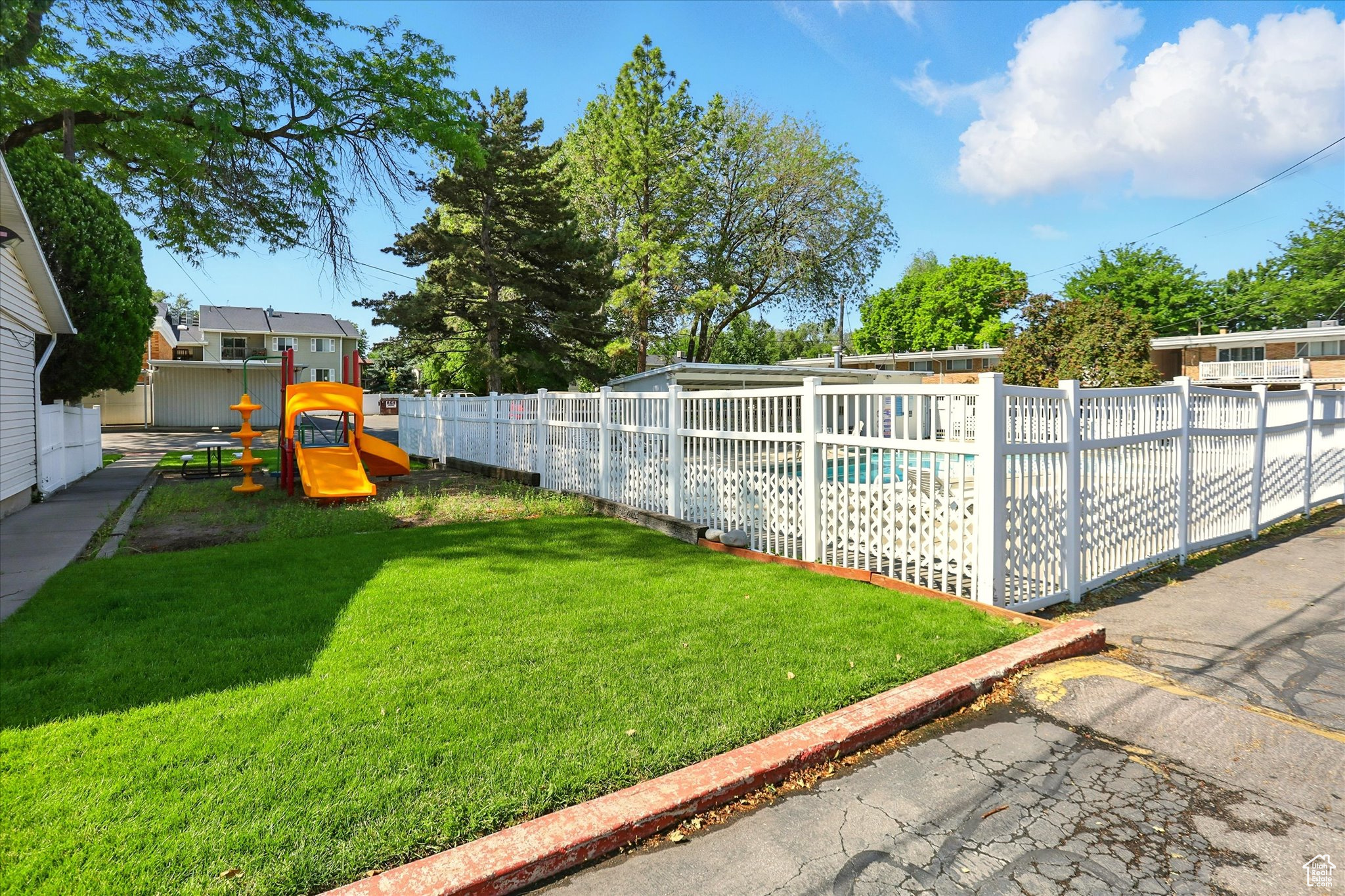 WHITE MAPLE PLACE CONDOMINIUMS - Residential