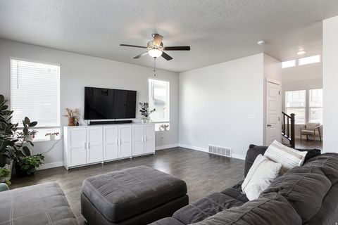 Tiny photo for 1557 N WOODSIDE DR, Spanish Fork, UT 84660 (MLS # 2124744)