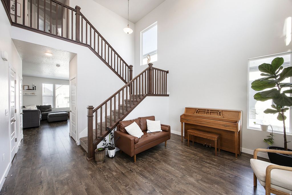 Photo of 1557 N WOODSIDE DR, Spanish Fork, UT 84660 (MLS # 2124744)