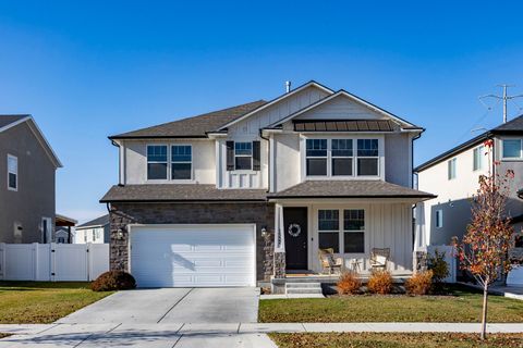 Photo of 1557 N WOODSIDE DR, Spanish Fork, UT 84660 (MLS # 2124744)