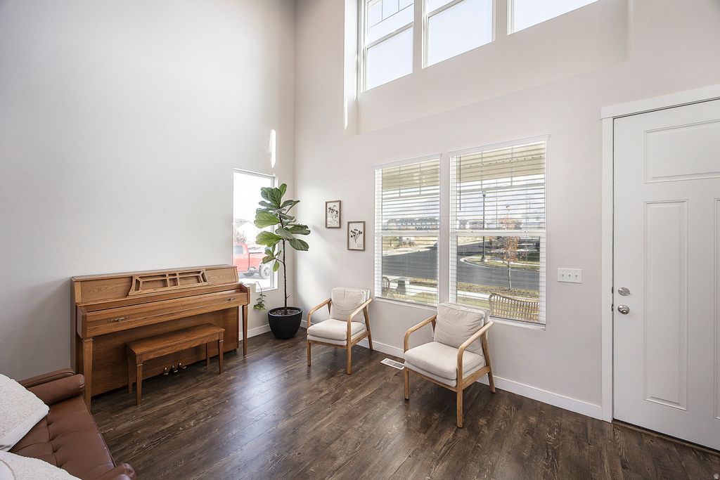 Photo of 1557 N WOODSIDE DR, Spanish Fork, UT 84660 (MLS # 2124744)