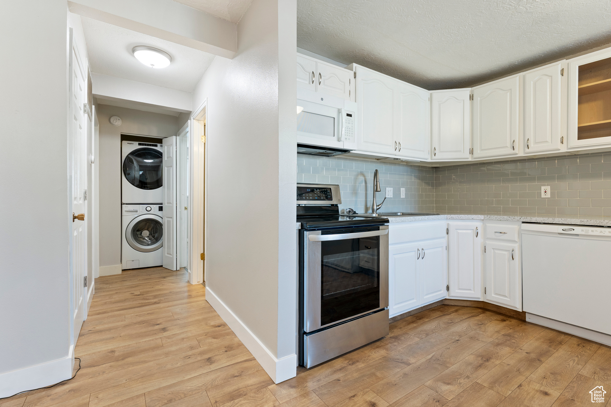 Provo, Utah 84606, United States, 2 Bedrooms Bedrooms, ,1 BathroomBathrooms,Residential,Pending,183416