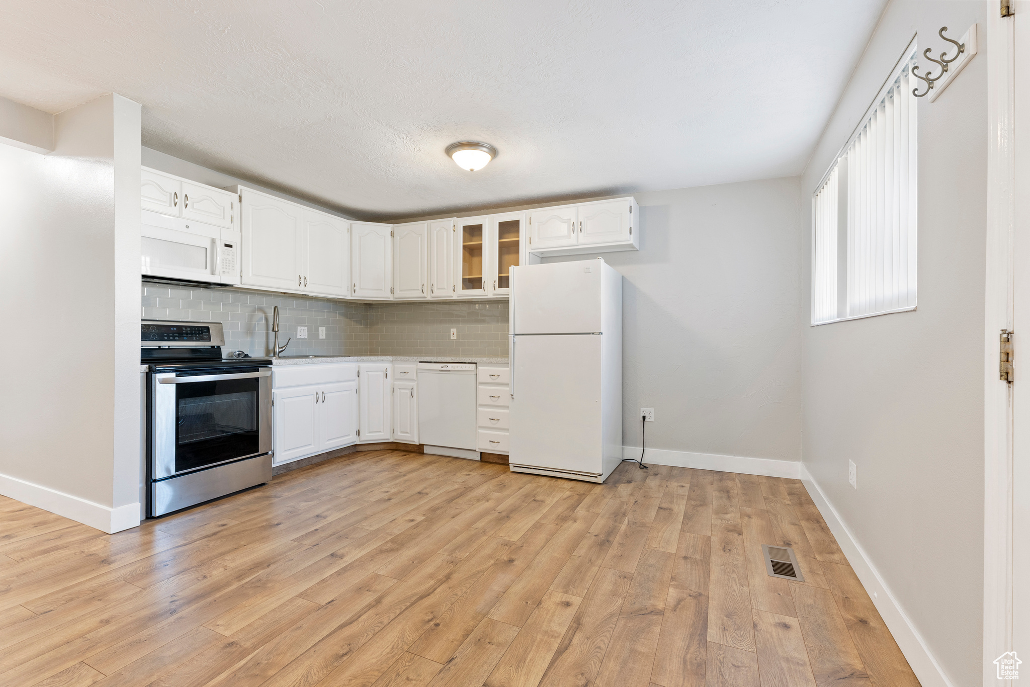 Provo, Utah 84606, United States, 2 Bedrooms Bedrooms, ,1 BathroomBathrooms,Residential,Pending,183416