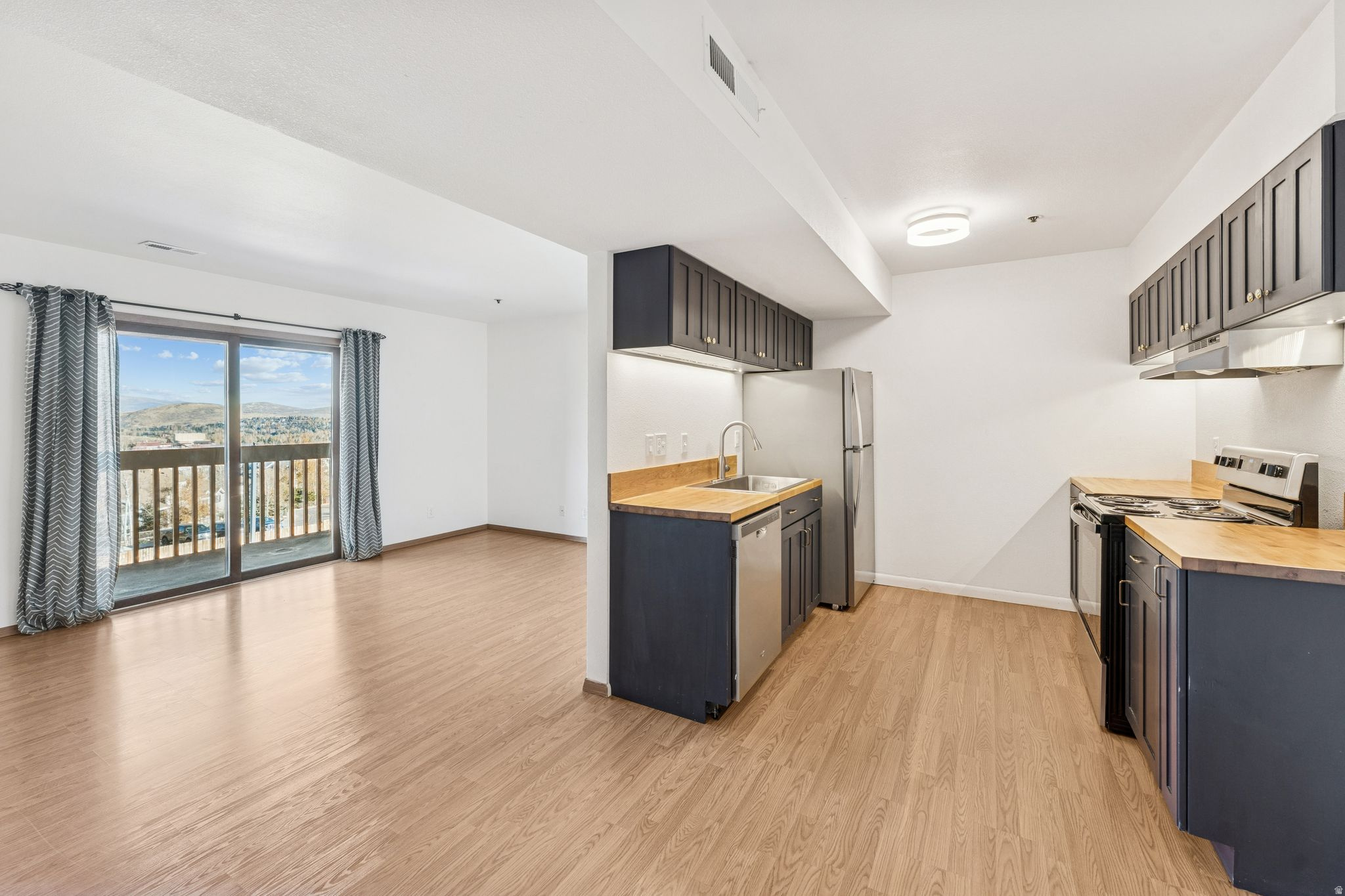 IRONHORSE CONDOMINIU - Residential