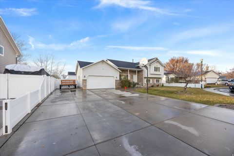 Tiny photo for 1405 N 770 W, Orem, UT 84057 (MLS # 2127512)