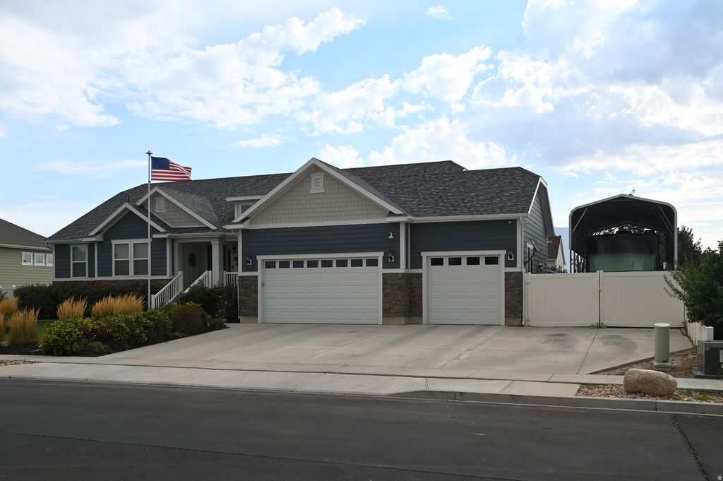 Photo of 1443 S EVANS ST #25, Lehi, UT 84043 (MLS # 2140951)