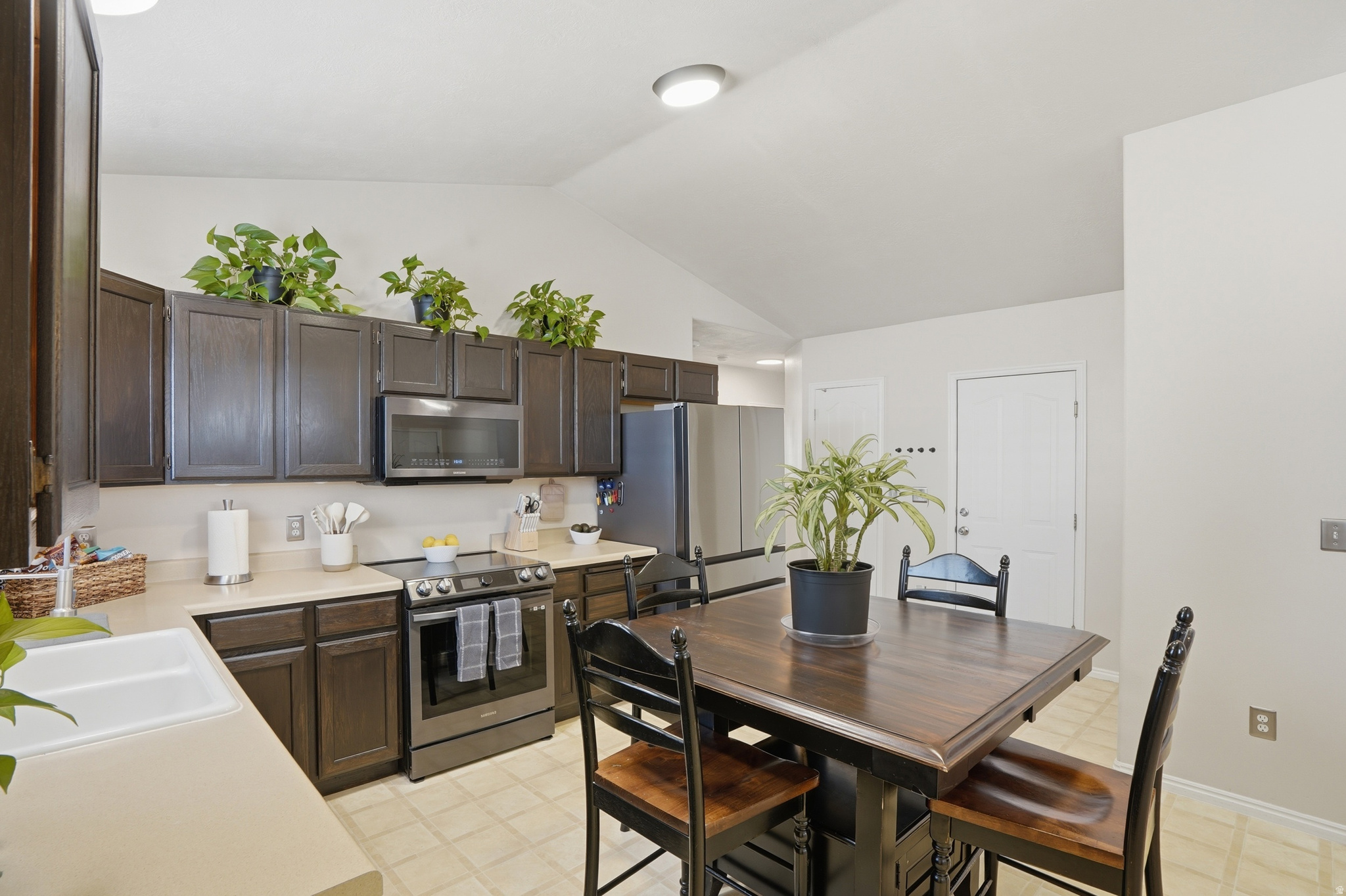 MEADOWS - Residential