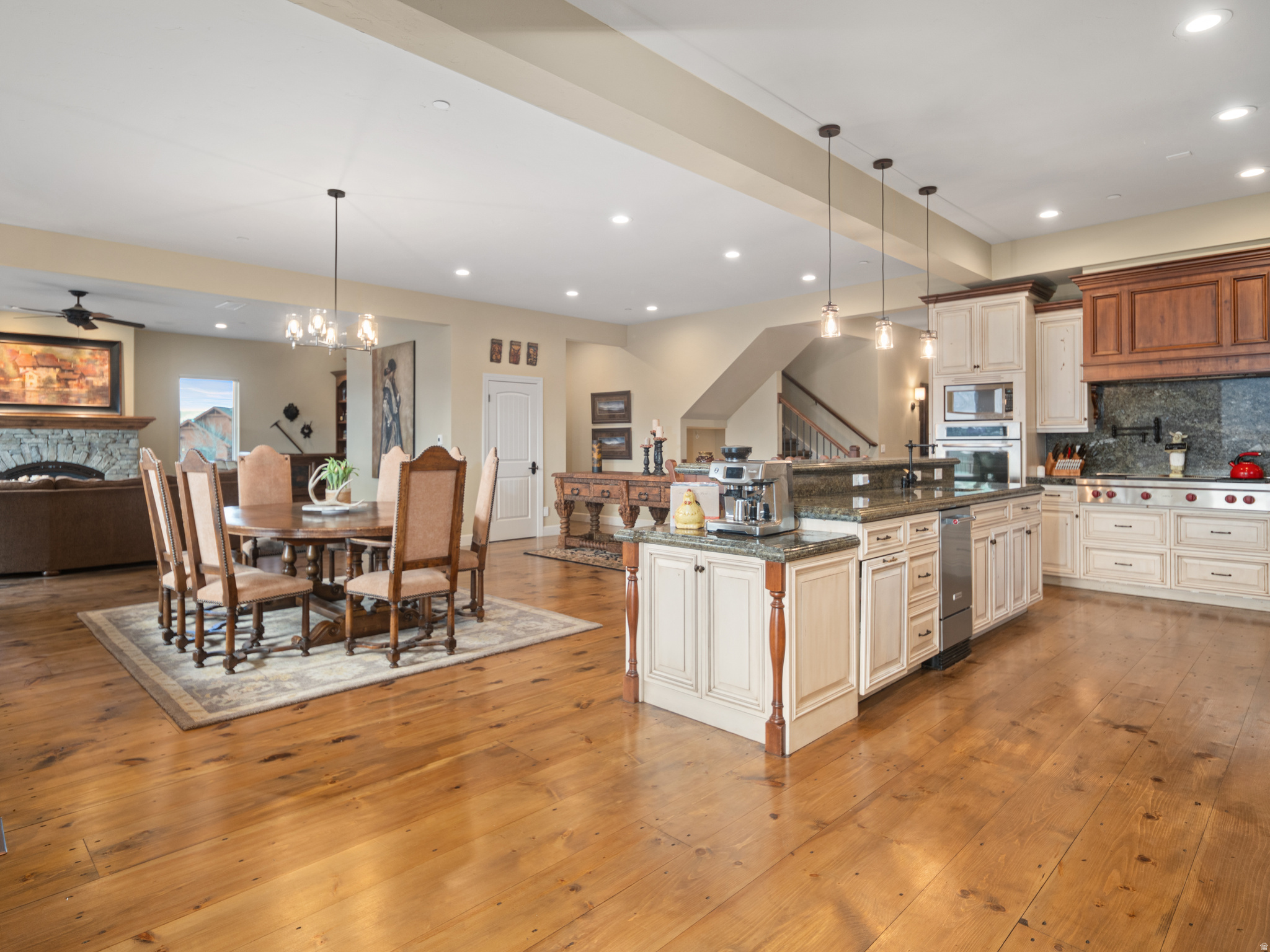 TRAPPERS RIDGE - Residential