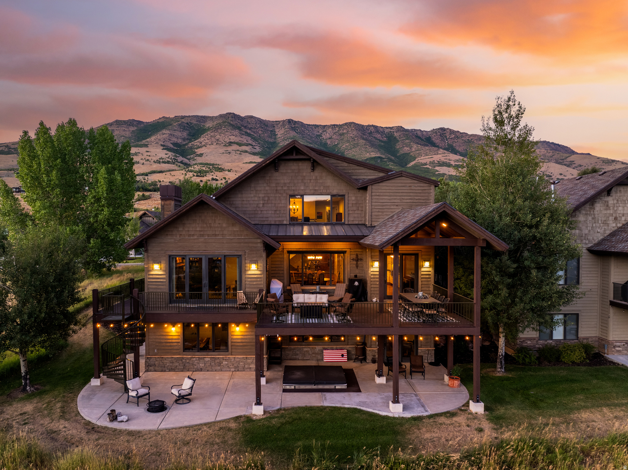 TRAPPERS RIDGE - Residential