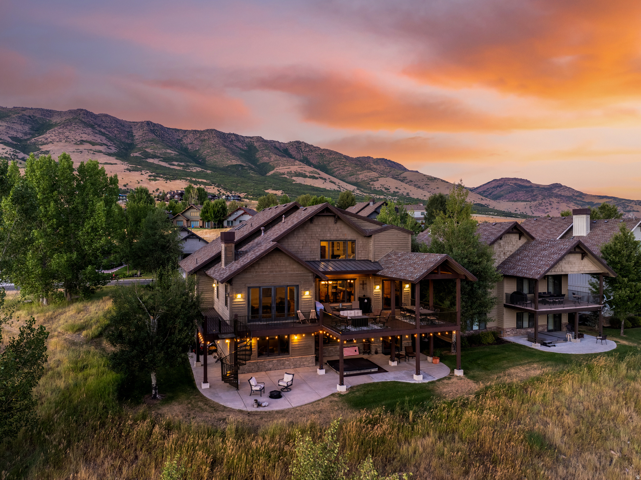 TRAPPERS RIDGE - Residential