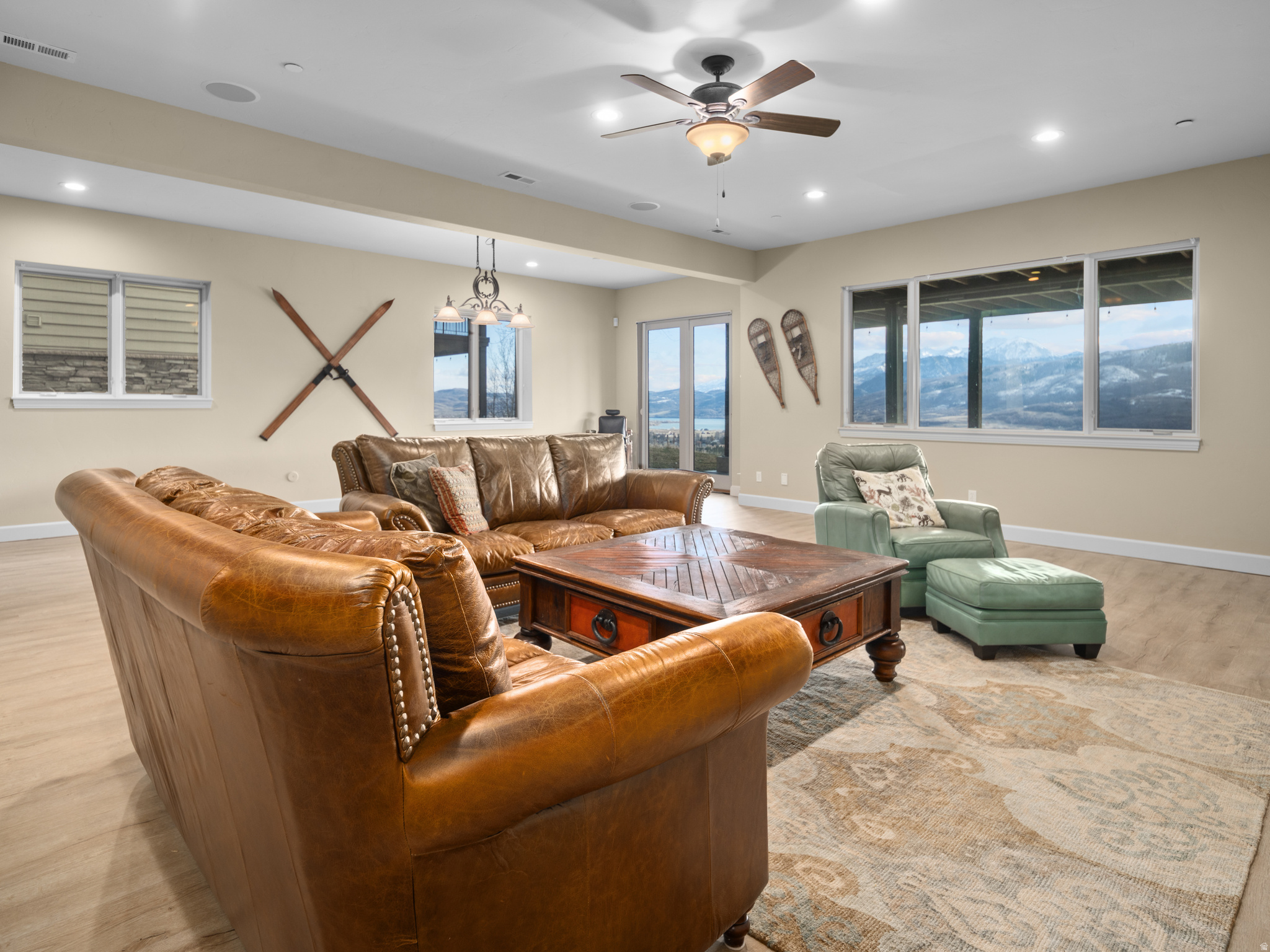 TRAPPERS RIDGE - Residential