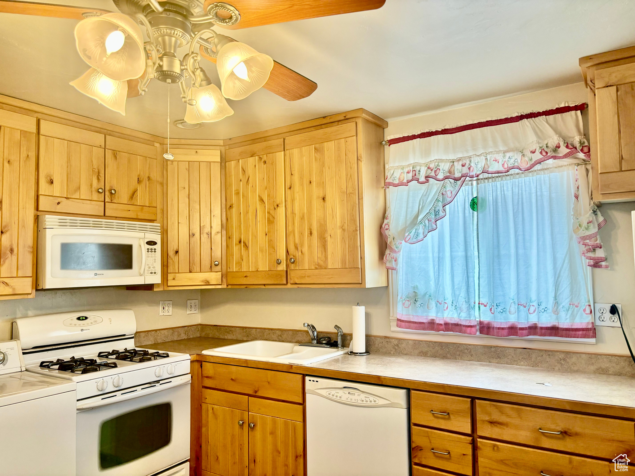 Moab, Utah 84532, United States, 2 Bedrooms Bedrooms, ,1 BathroomBathrooms,Residential,Pending,200137