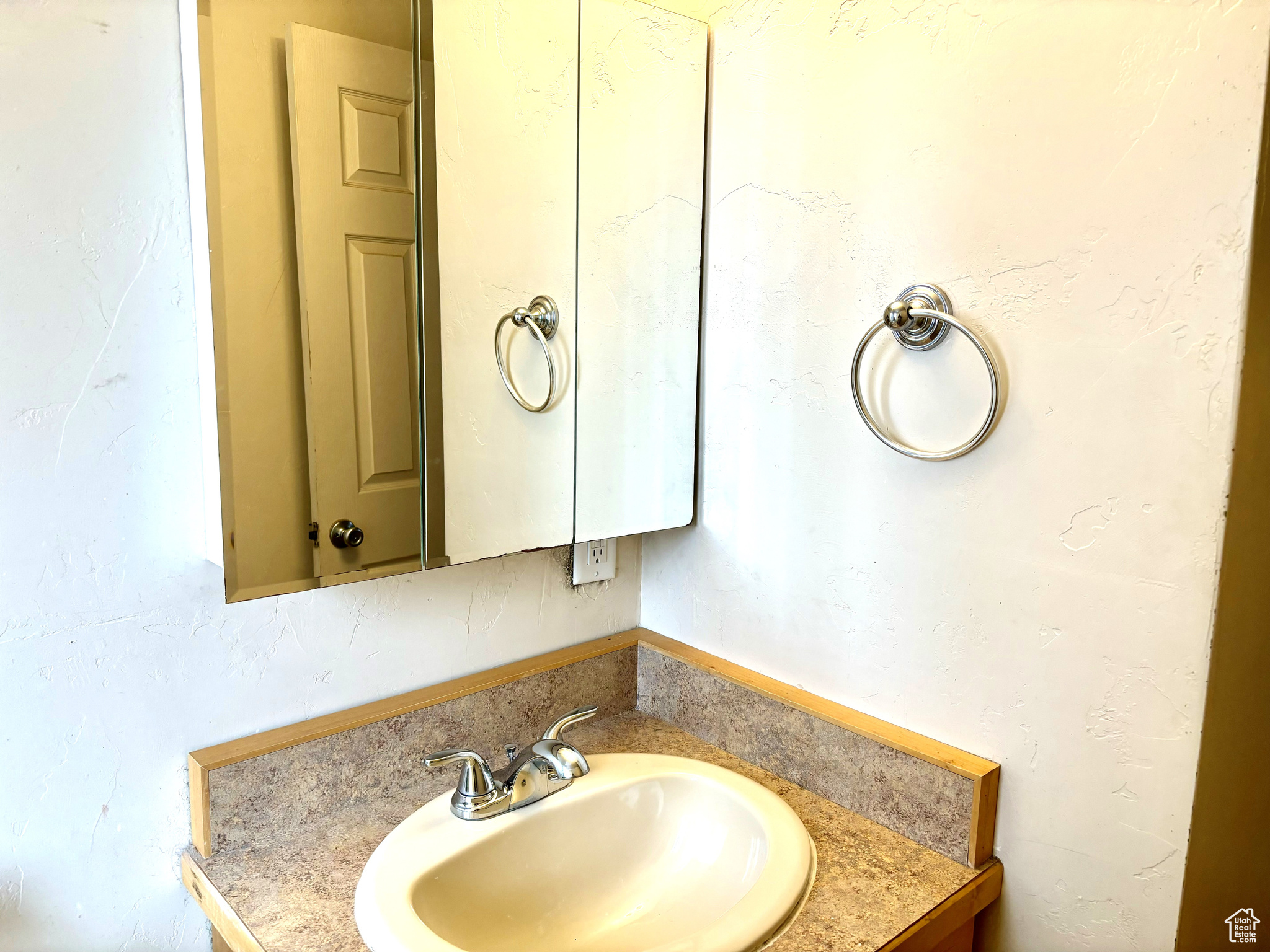 Moab, Utah 84532, United States, 2 Bedrooms Bedrooms, ,1 BathroomBathrooms,Residential,Pending,200137