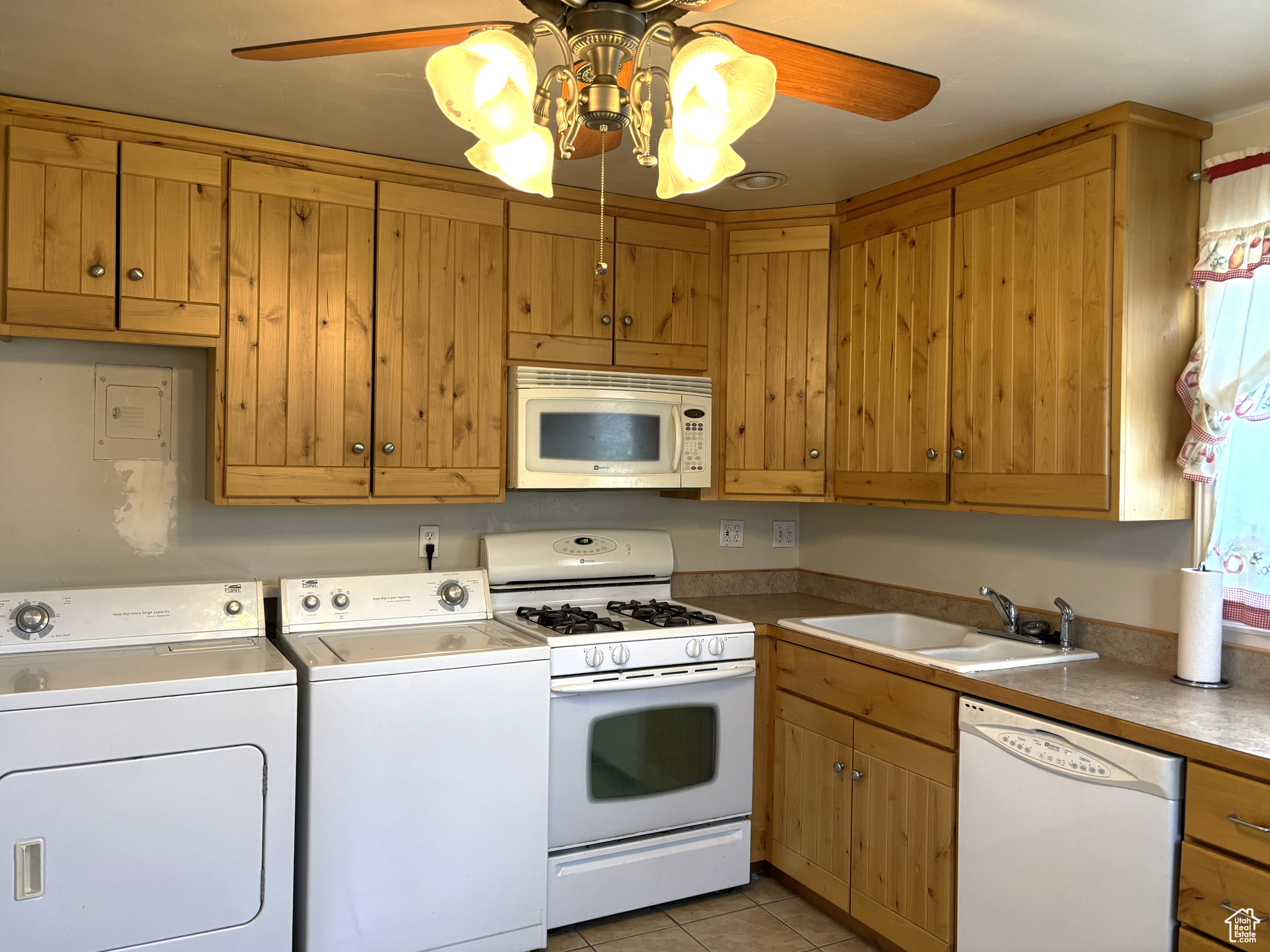 Moab, Utah 84532, United States, 2 Bedrooms Bedrooms, ,1 BathroomBathrooms,Residential,Pending,200137