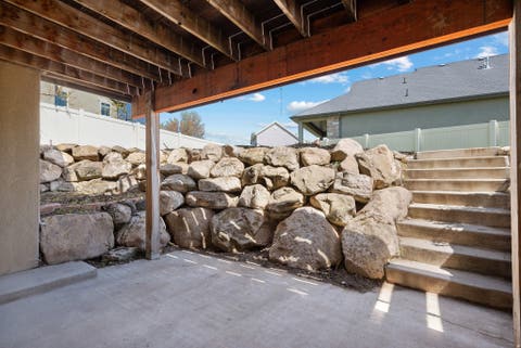 Tiny photo for 927 S IRIS LN W, Mapleton, UT 84664 (MLS # 2180396)