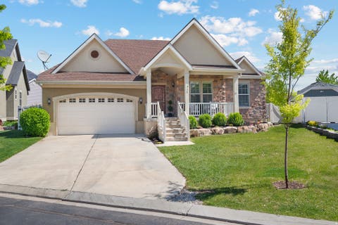 Photo of 927 S IRIS LN W, Mapleton, UT 84664 (MLS # 2180396)