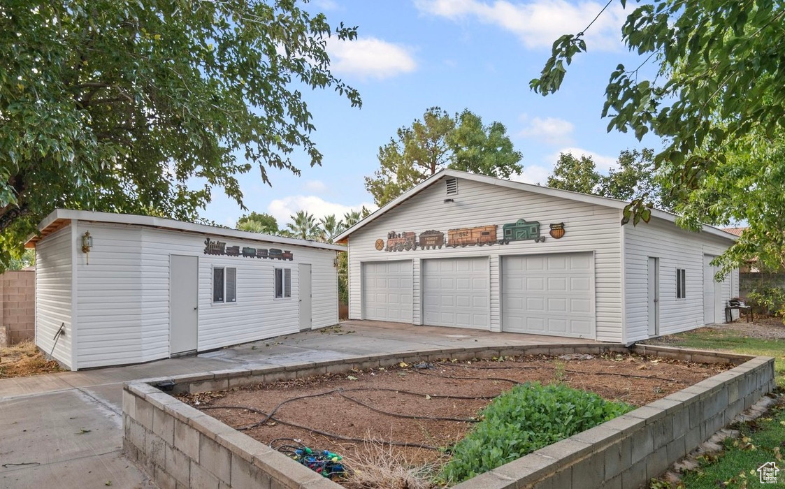 BLOOMINGTON RANCHES 3 - Residential