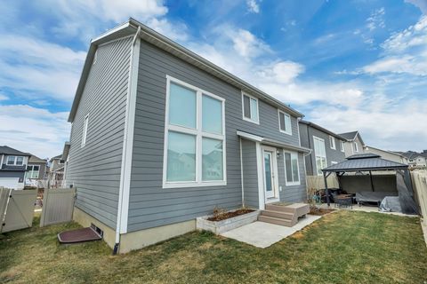 Tiny photo for 156 N VALCREST DR, Saratoga Springs, UT 84045 (MLS # 2136705)
