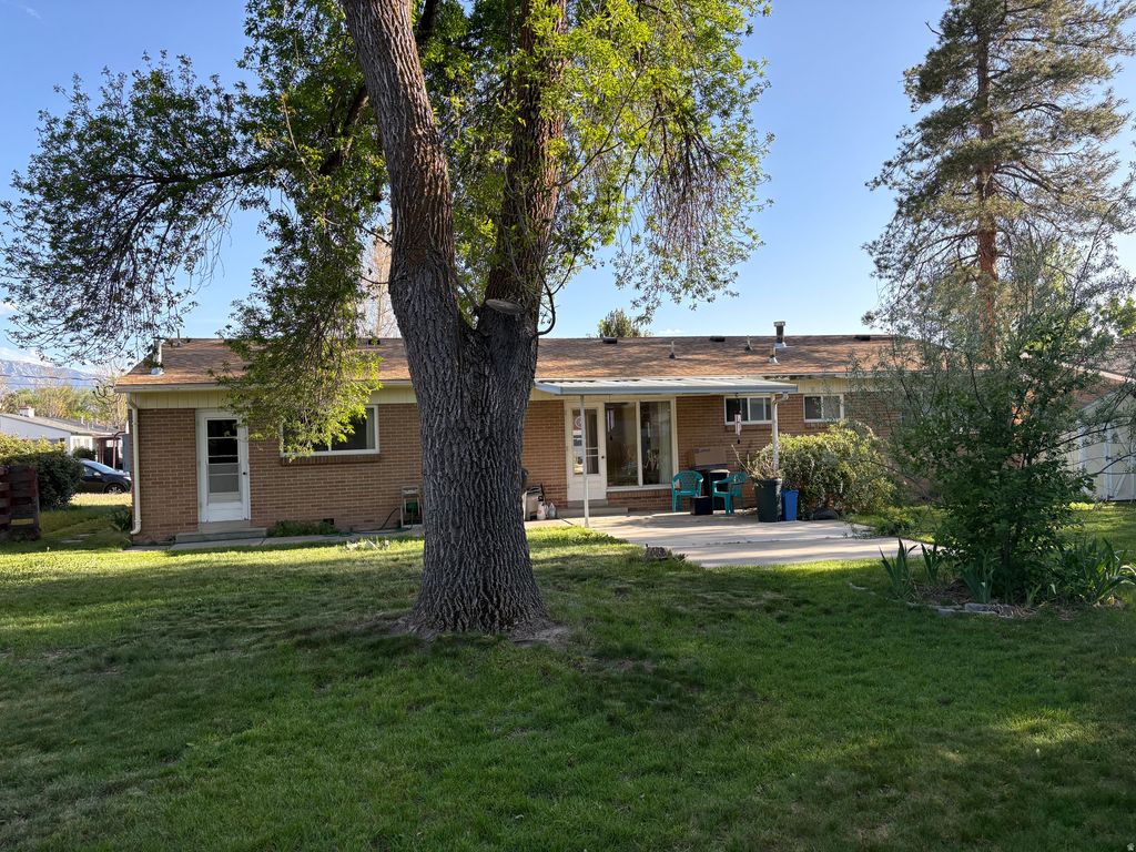 Photo of 1779 E MOORDALE LN S, Holladay, UT 84117 (MLS # 2153314)