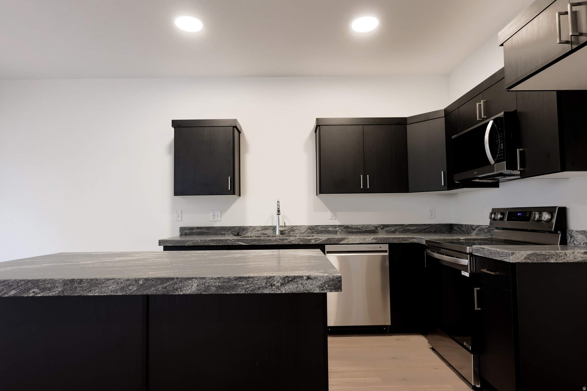 CYPRESS COVE - Residential