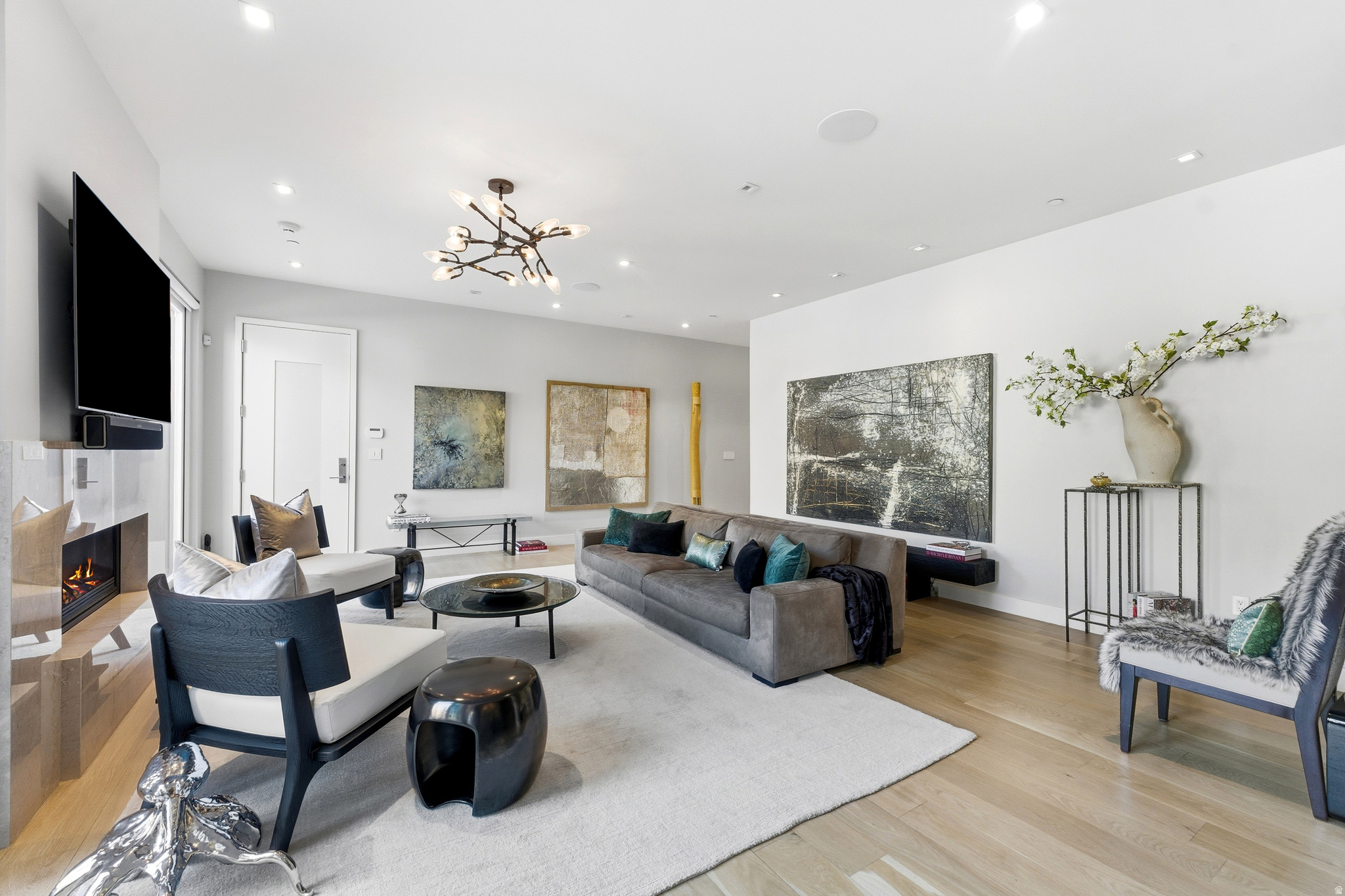 ROUNDABOUT - Residential