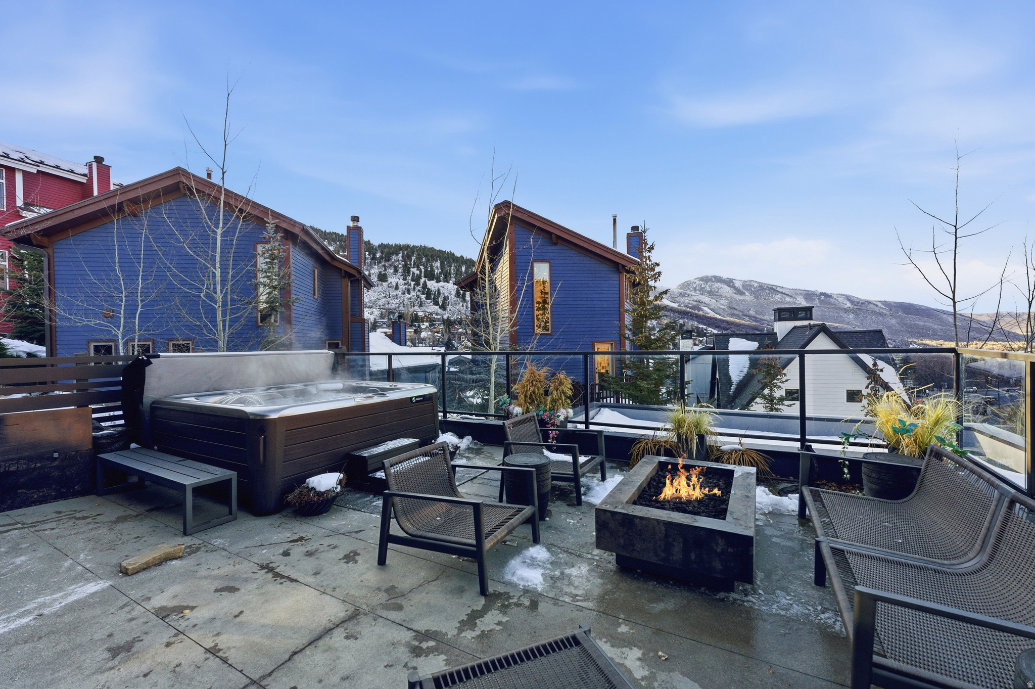 ROUNDABOUT - Residential