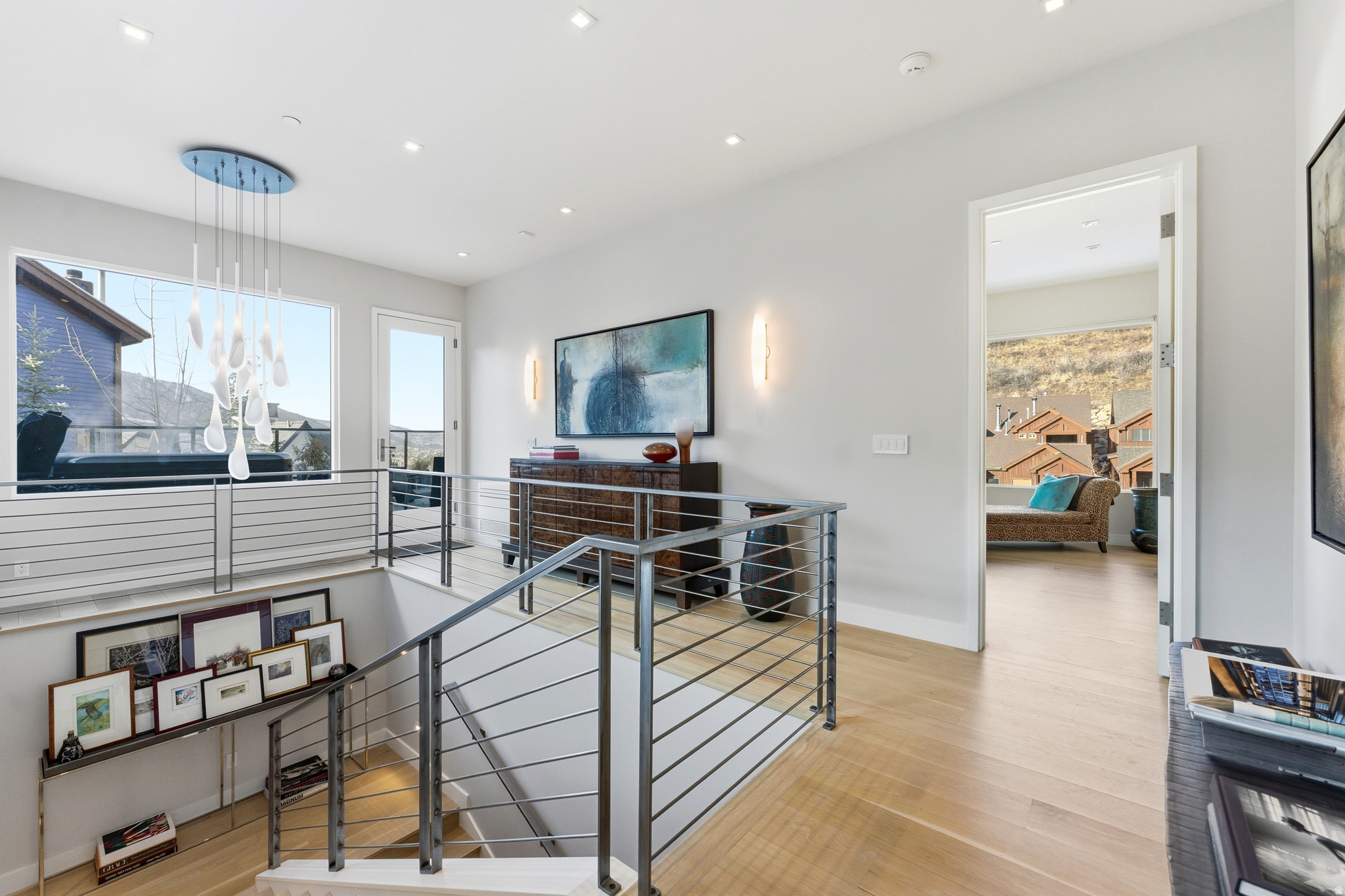 ROUNDABOUT - Residential