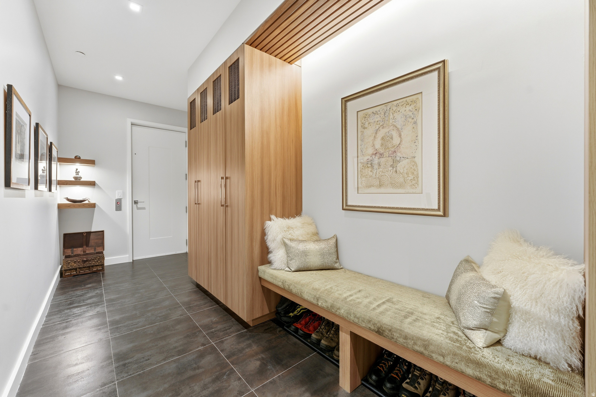 ROUNDABOUT - Residential