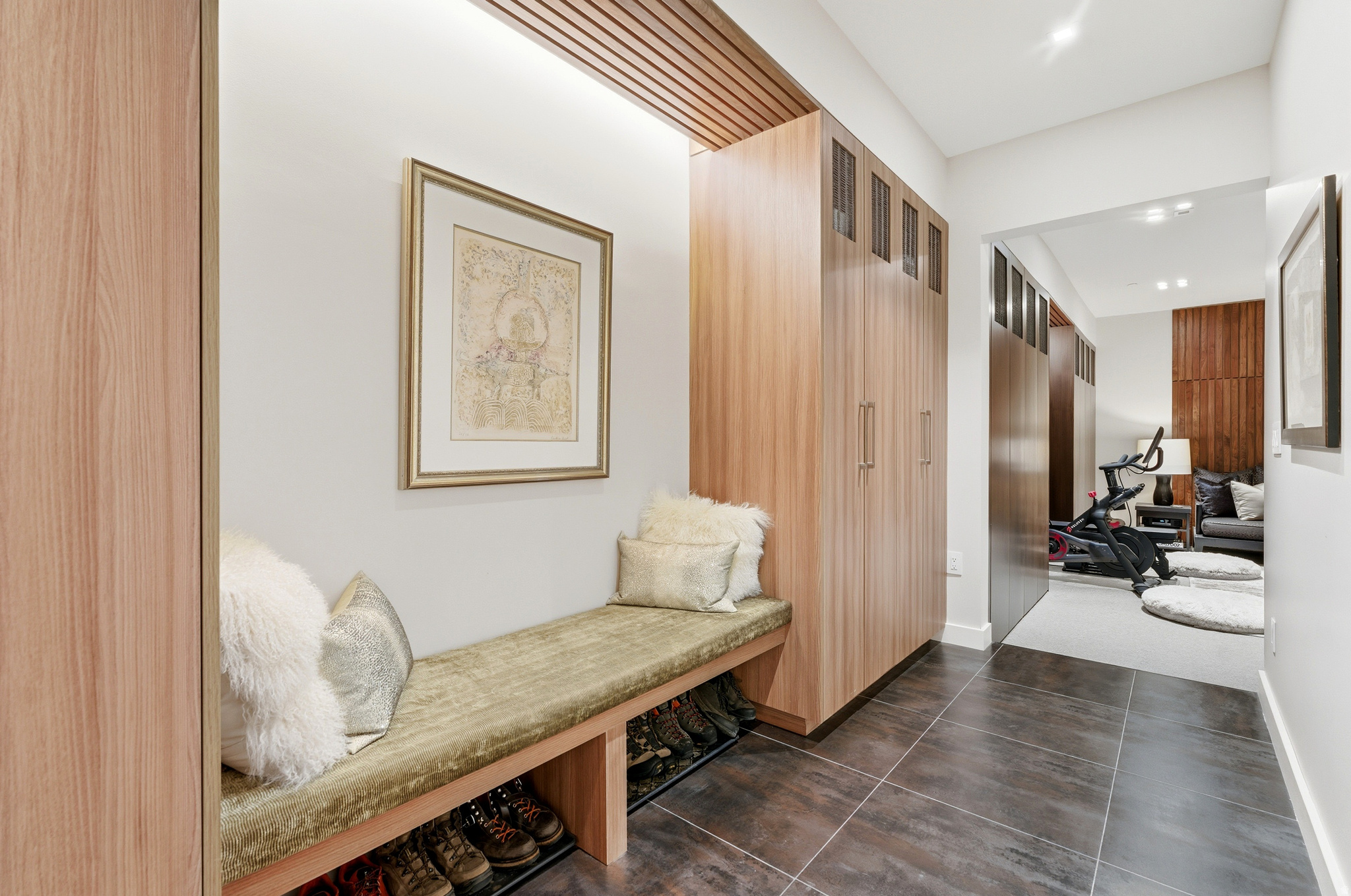 ROUNDABOUT - Residential