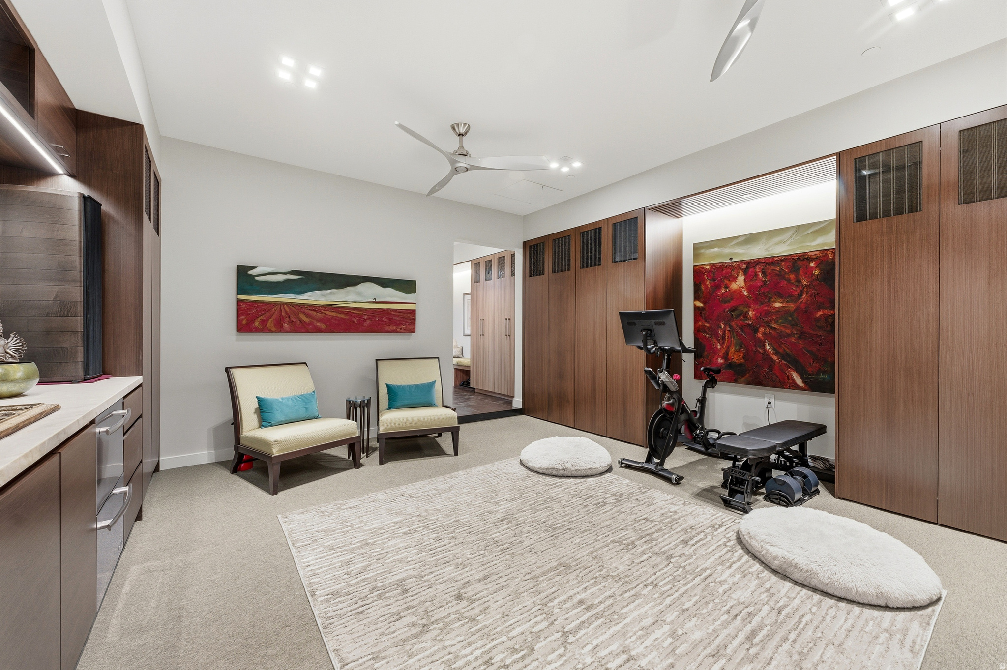 ROUNDABOUT - Residential