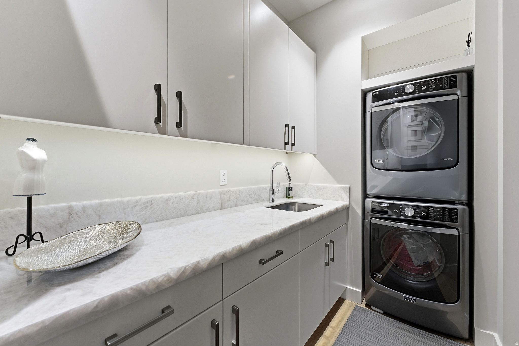 ROUNDABOUT - Residential