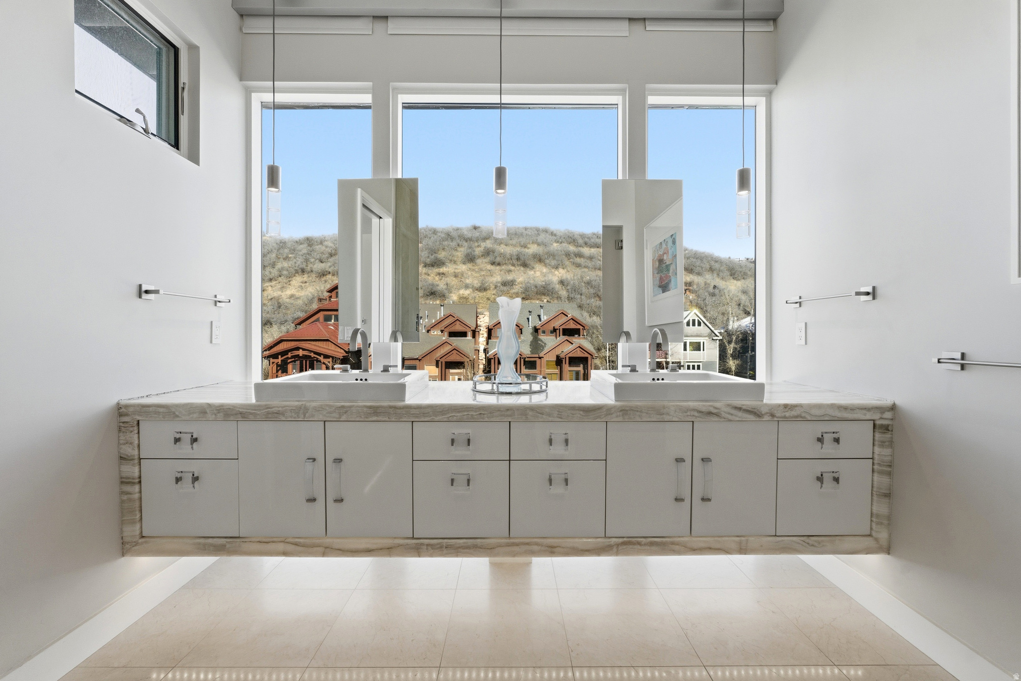 ROUNDABOUT - Residential