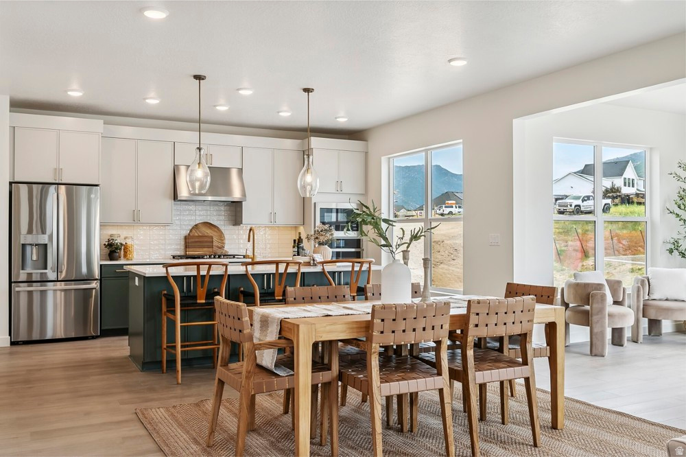EASTRIDGE PARK - Residential