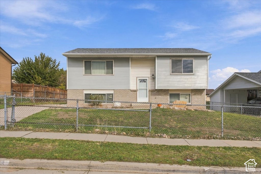 Photo of 5250 W BEGONIA CIR, West Jordan, UT 84081 (MLS # 2192237)