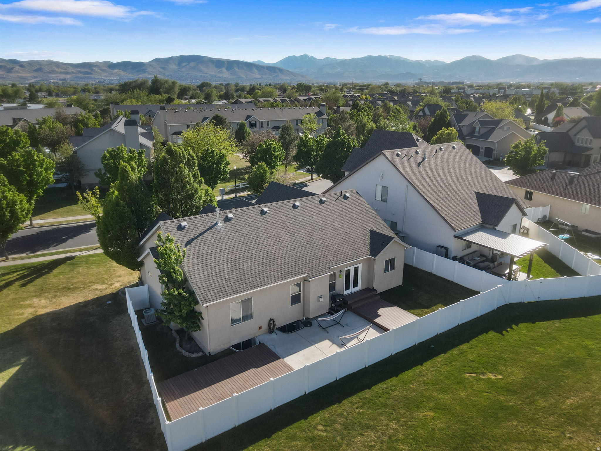 COUNTRY VIEW - Residential