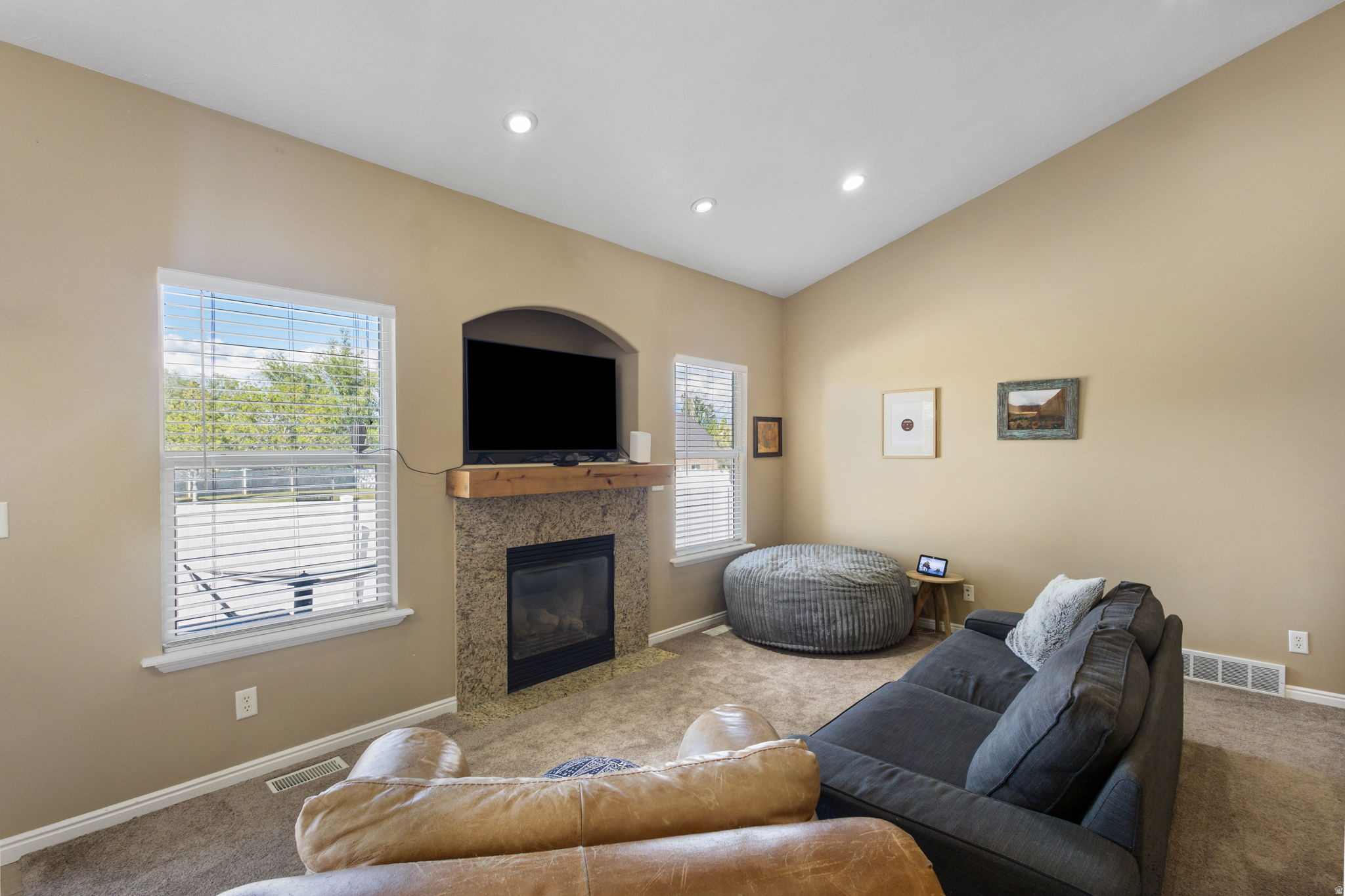 COUNTRY VIEW - Residential