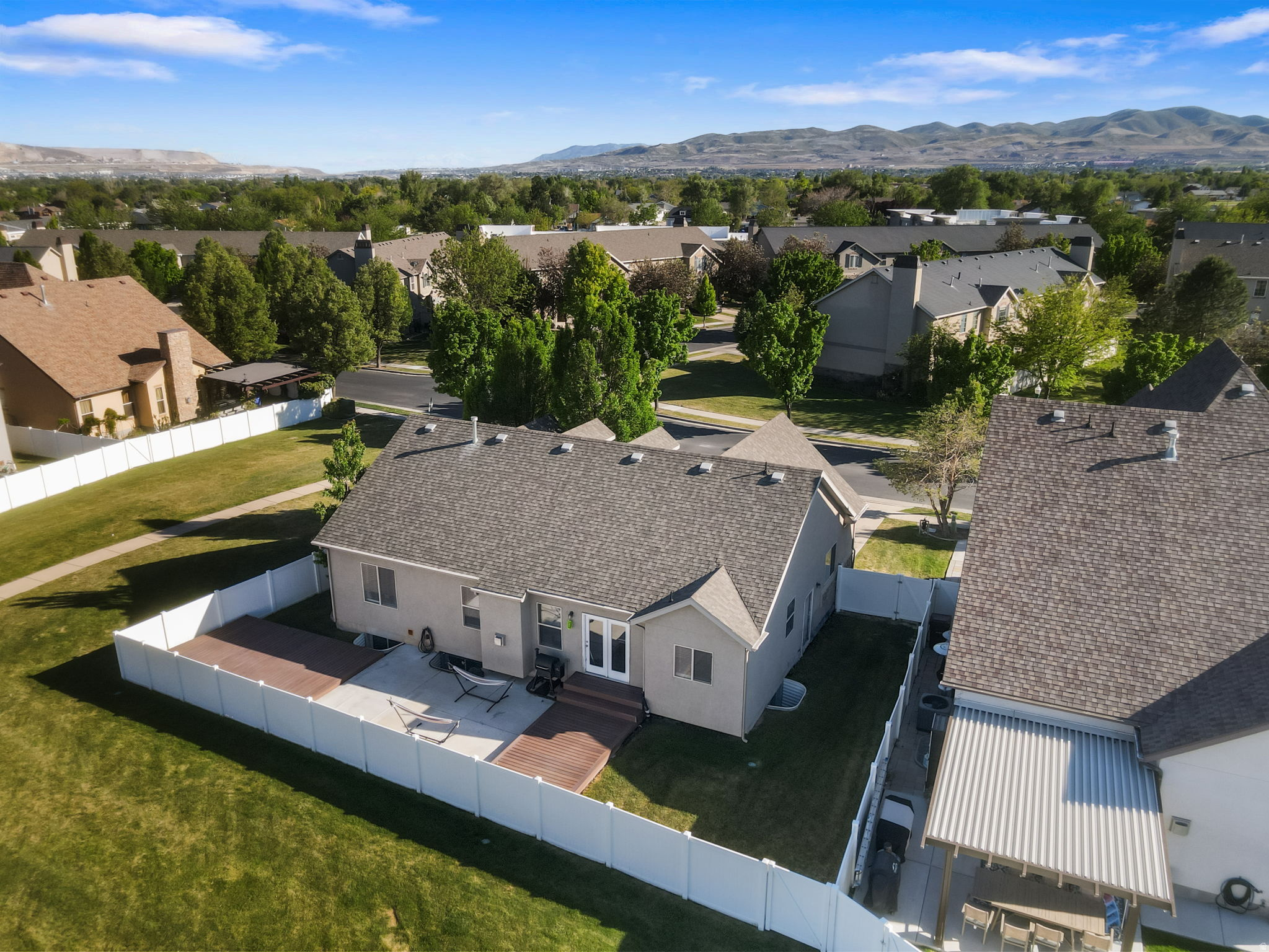 COUNTRY VIEW - Residential