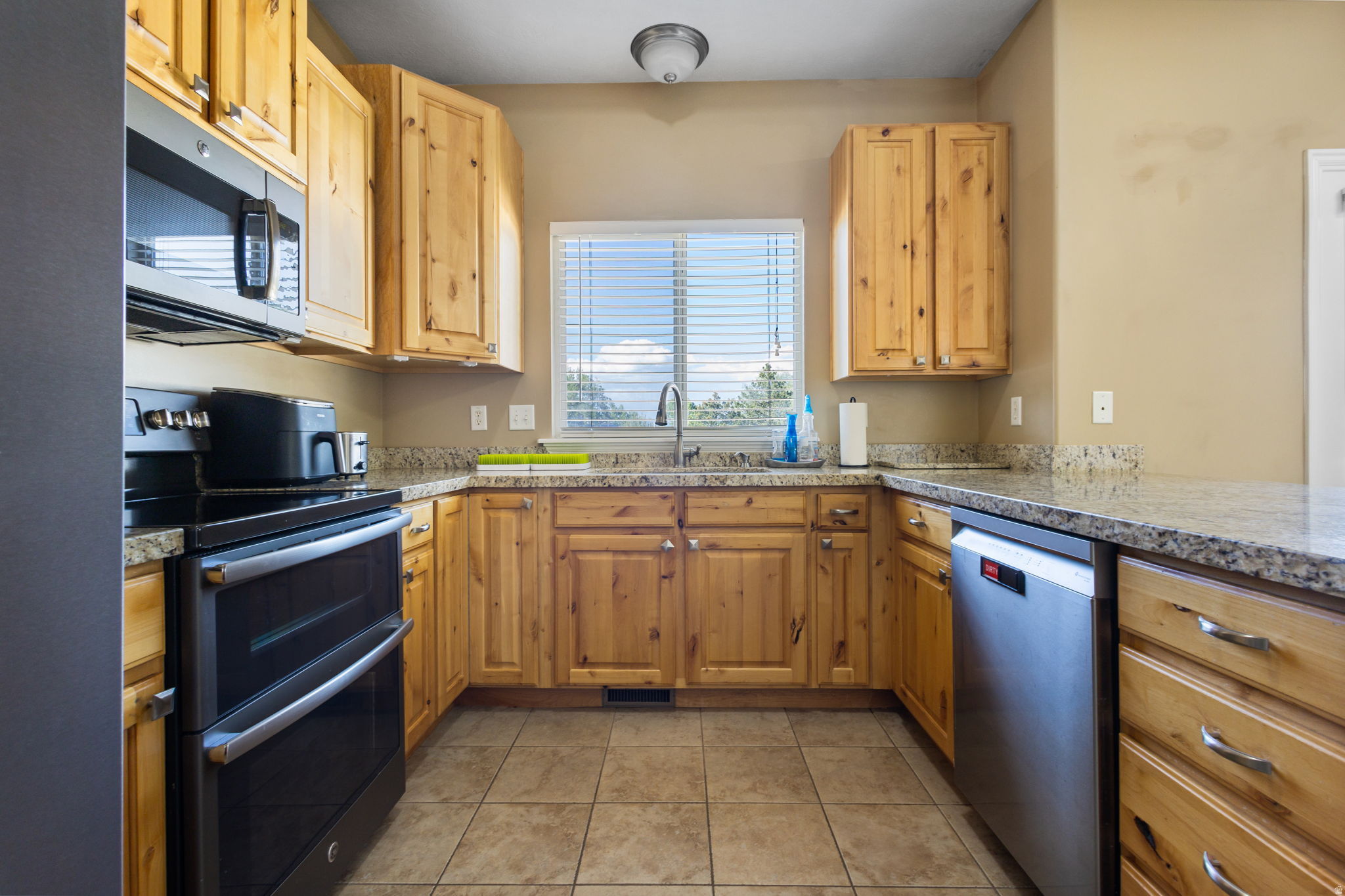 COUNTRY VIEW - Residential