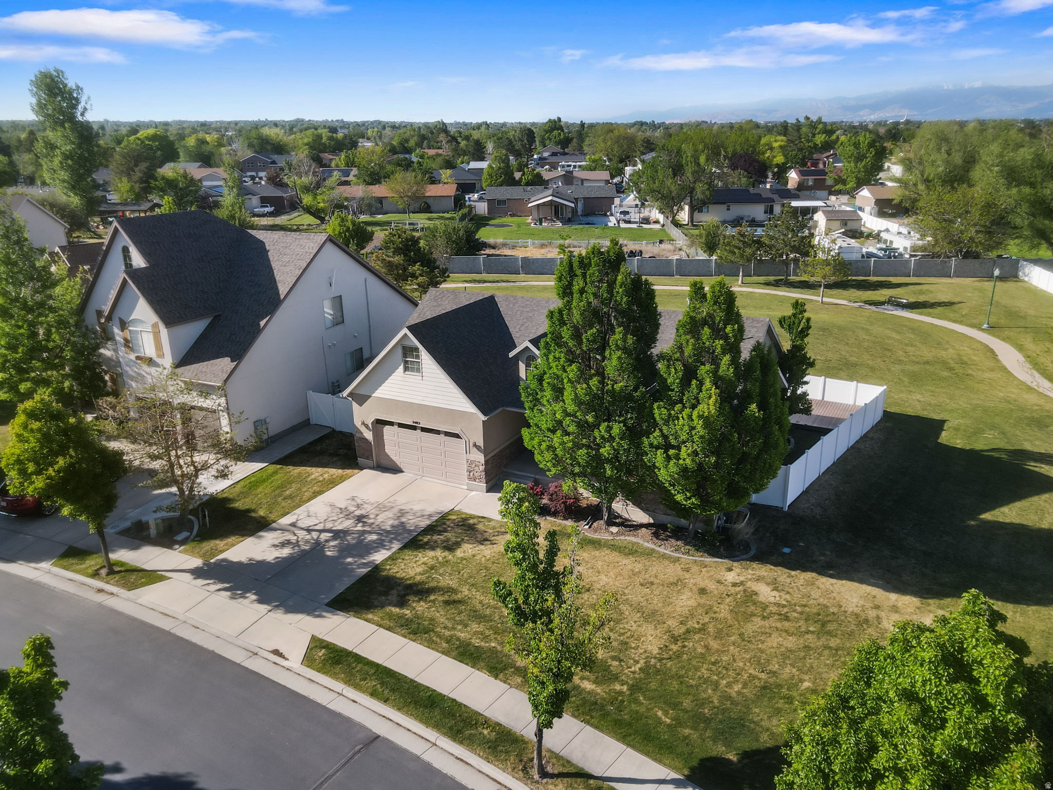 COUNTRY VIEW - Residential