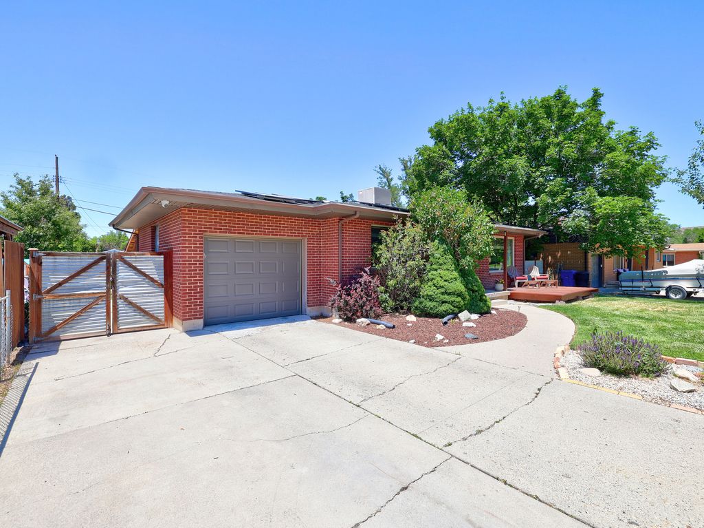 Photo of 3396 S TERRACE VW, Salt Lake City, UT 84109 (MLS # 2166420)