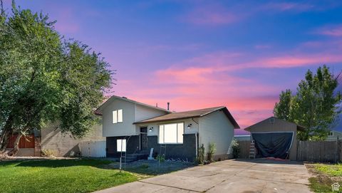 Photo of 2059 W 900 N, Farr West, UT 84404 (MLS # 2116660)
