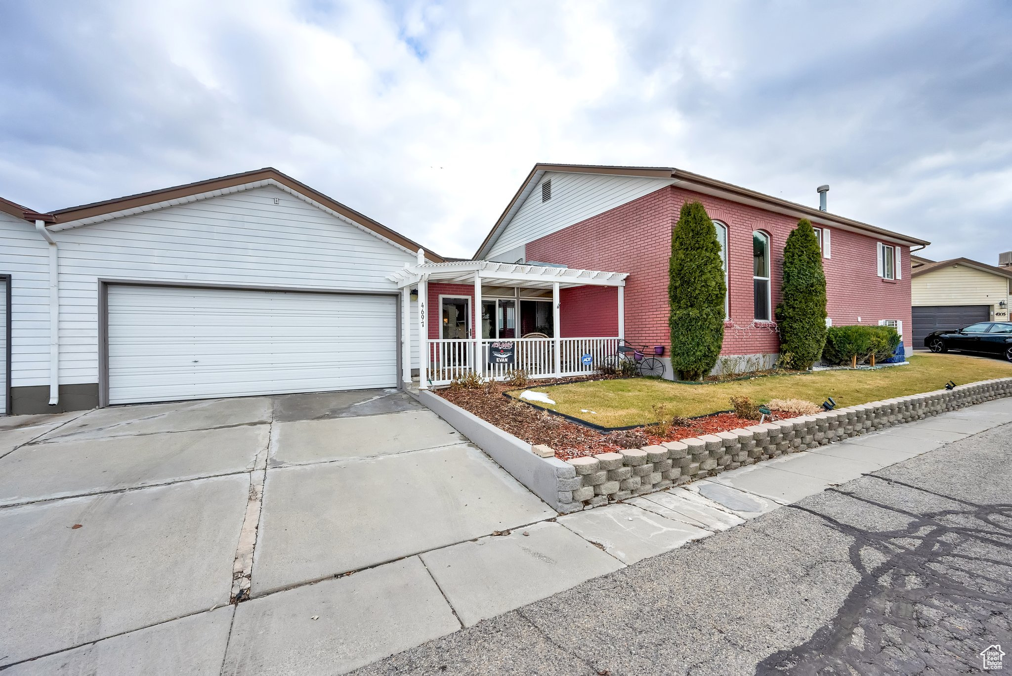 4697 W Woodcutter Ln, West Valley City, Utah image 2