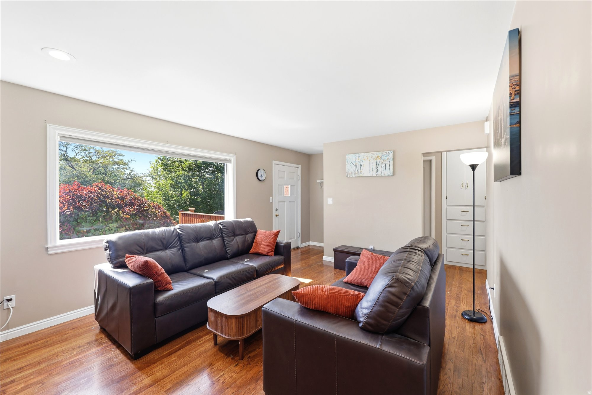 COUNTRY CLUB HTS - Residential