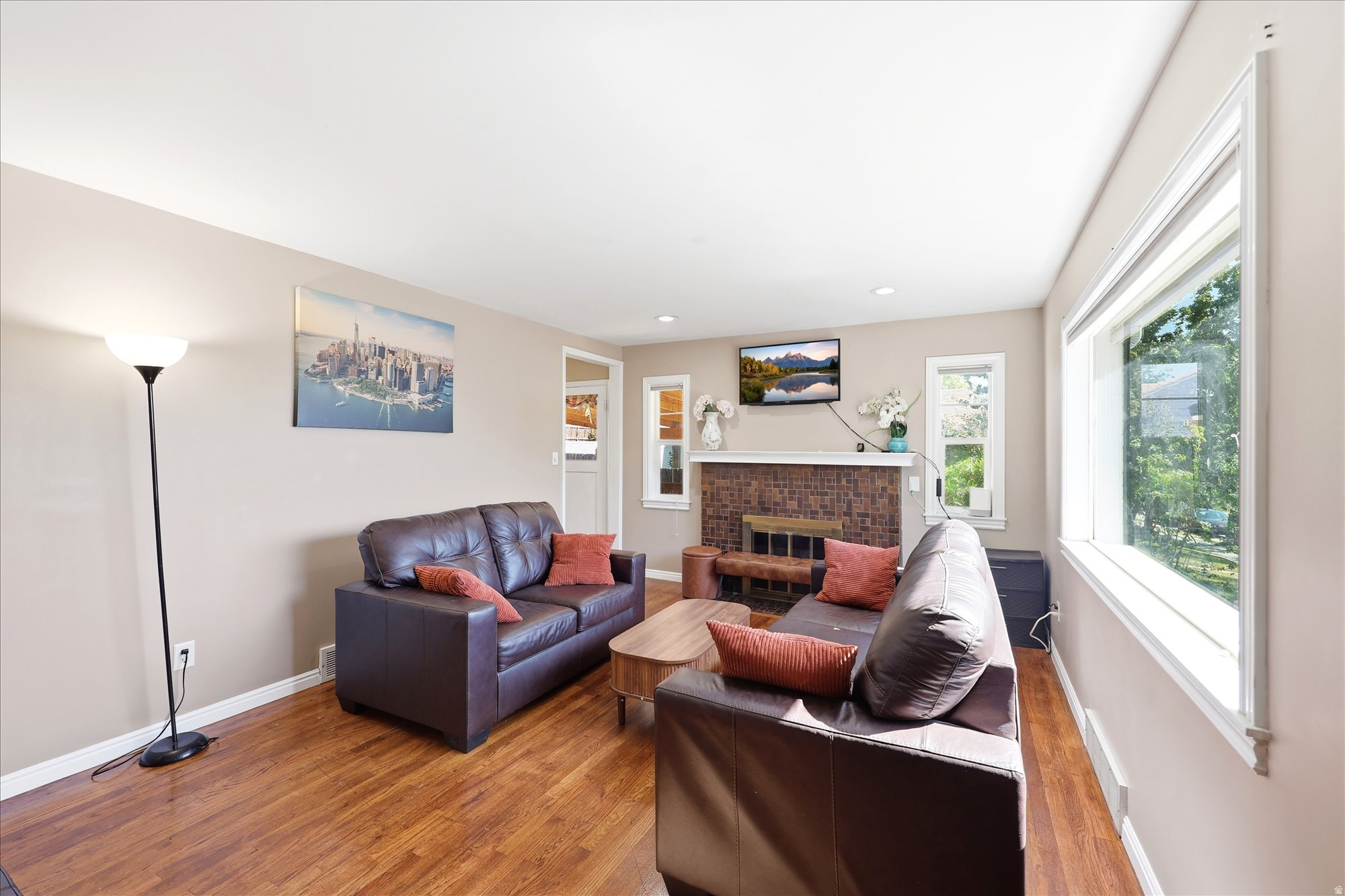 COUNTRY CLUB HTS - Residential