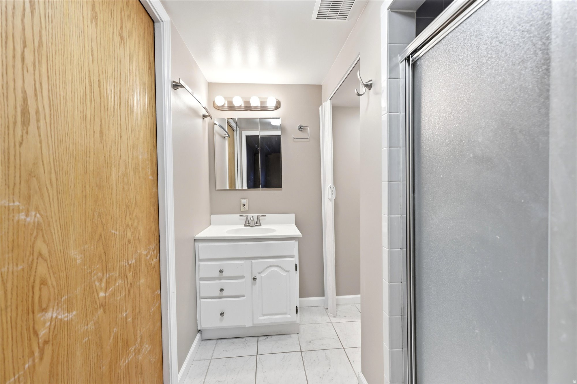 COUNTRY CLUB HTS - Residential