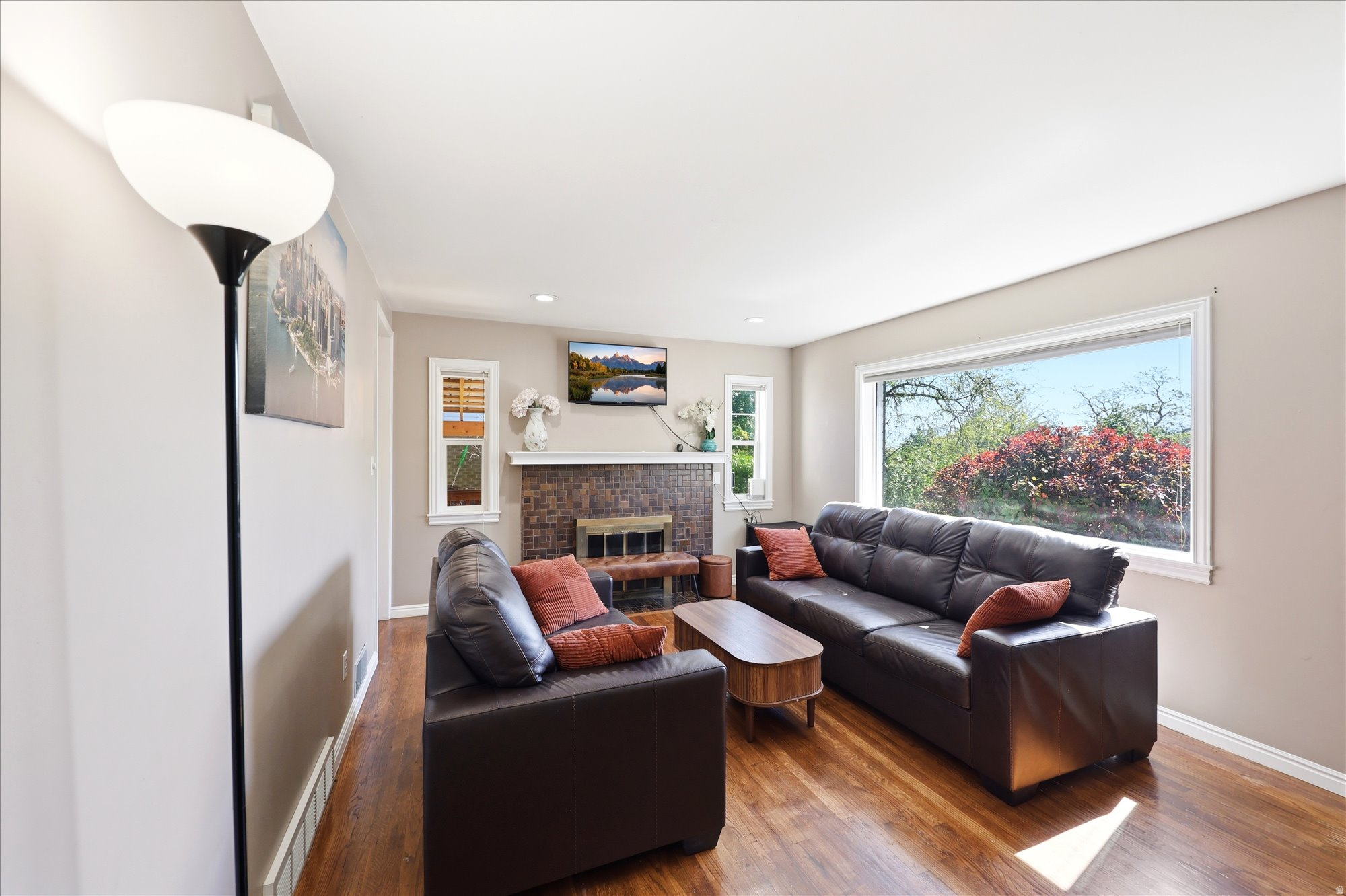 COUNTRY CLUB HTS - Residential