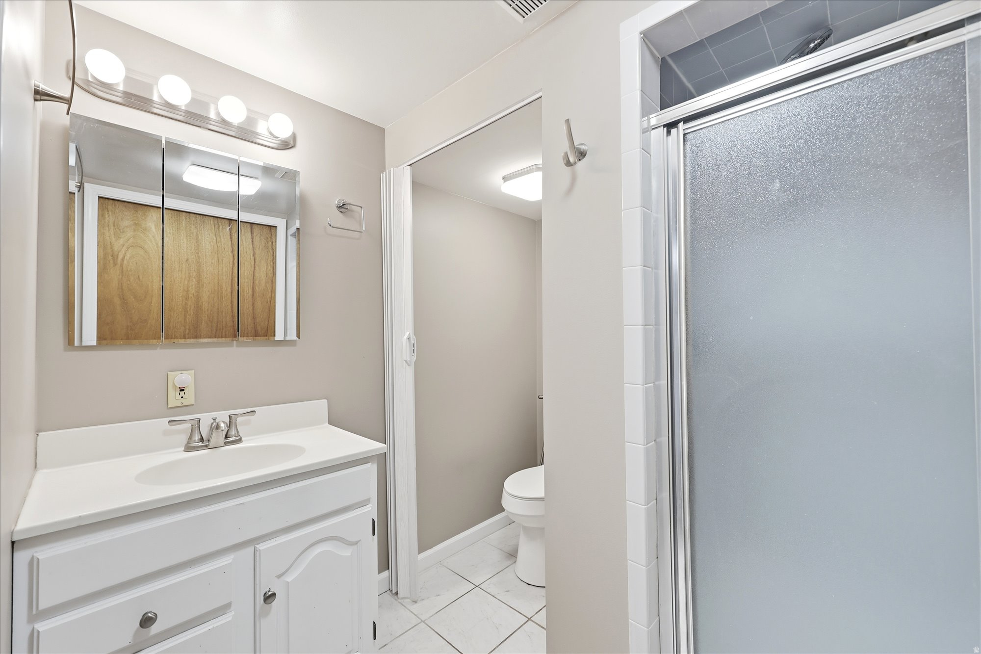 COUNTRY CLUB HTS - Residential