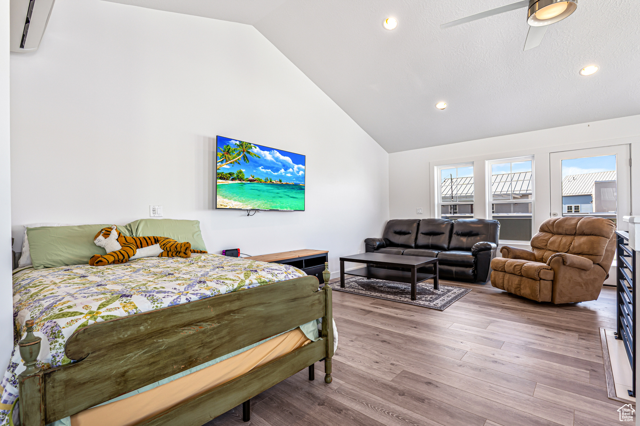 DAYBREAKMARINATWN143 - Residential